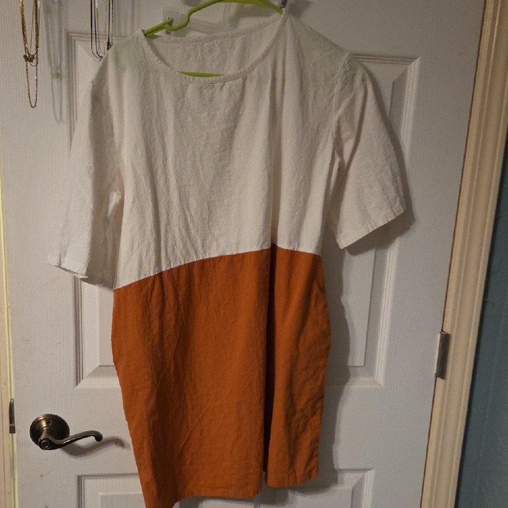 Source Unknown White and Rust Orange Colorblock Short Sleeve Tunic